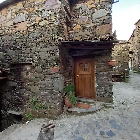 Talasnal Casas Da Urze Ter ゲストハウス